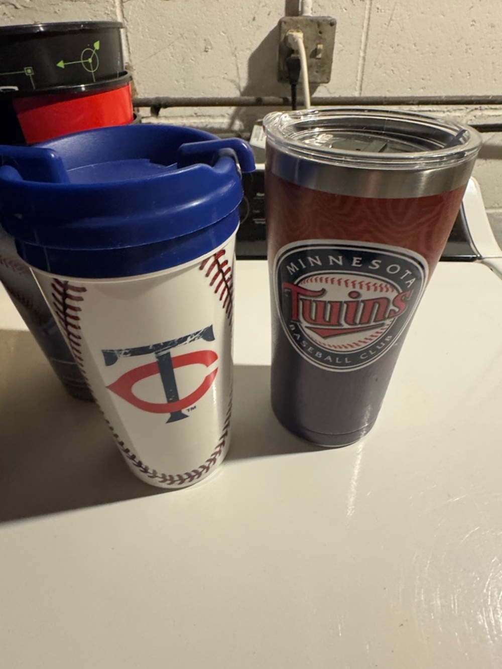 1 Stainless Steel Travel Tumbler one tumbler and 3cups Mn twins